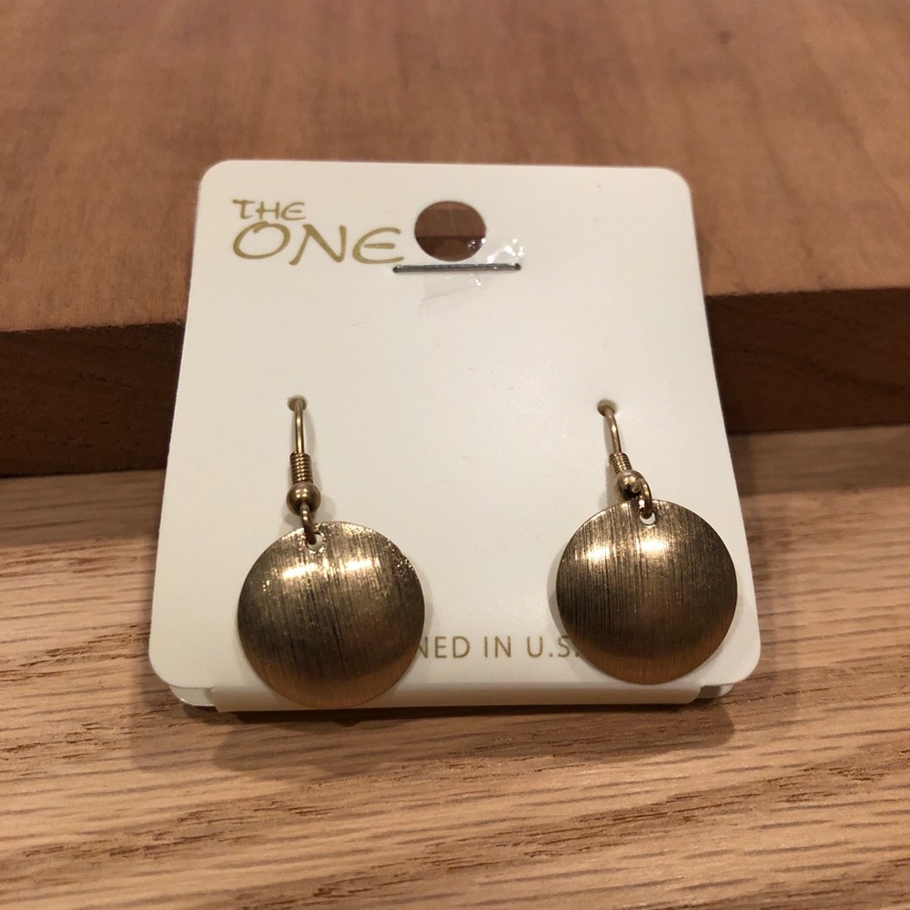 The One Circle textures detail drop earrings